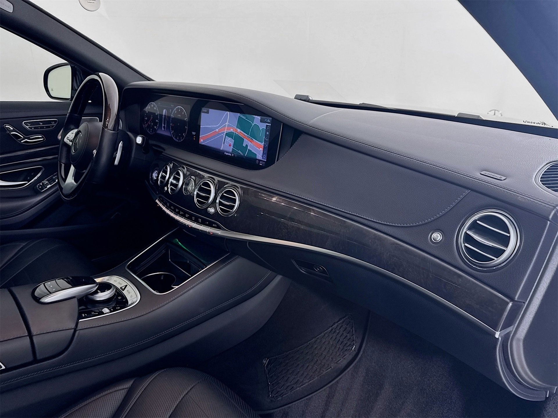 Used 2019 Mercedes-Benz S 560 Sedan image 32