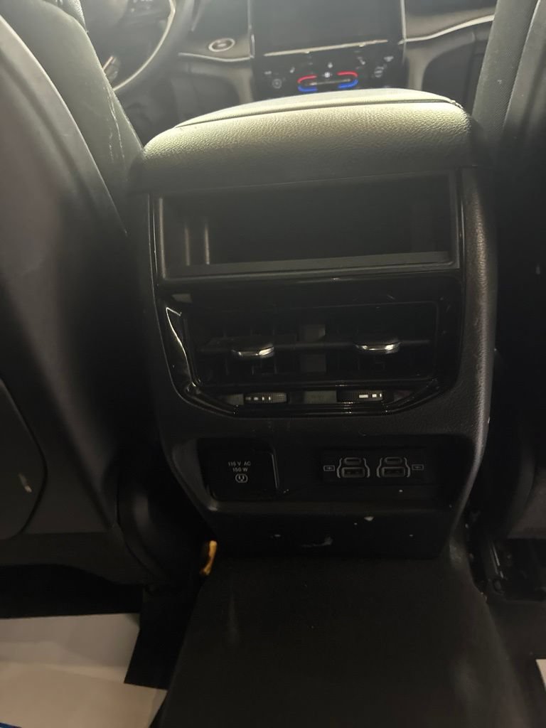 Used 2023 Jeep Grand Cherokee Altitude AWD/4WD image 28