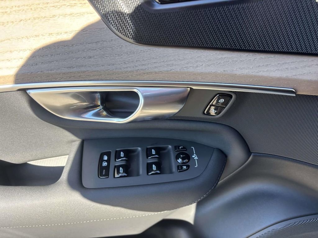 New 2026 Volvo XC90 B6 Plus w/ Protection Package Premier image 13