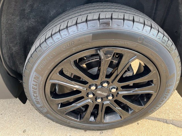 Certified 2023 GMC Acadia SLT w/ Elevation Edition AWD/4WD image 19