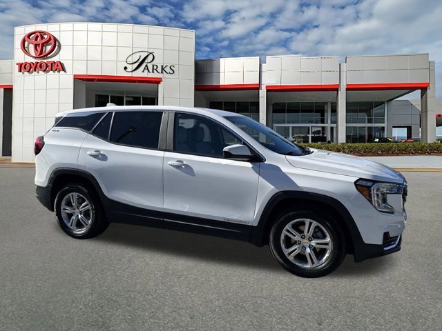 Used 2024 GMC Terrain SLE image 1