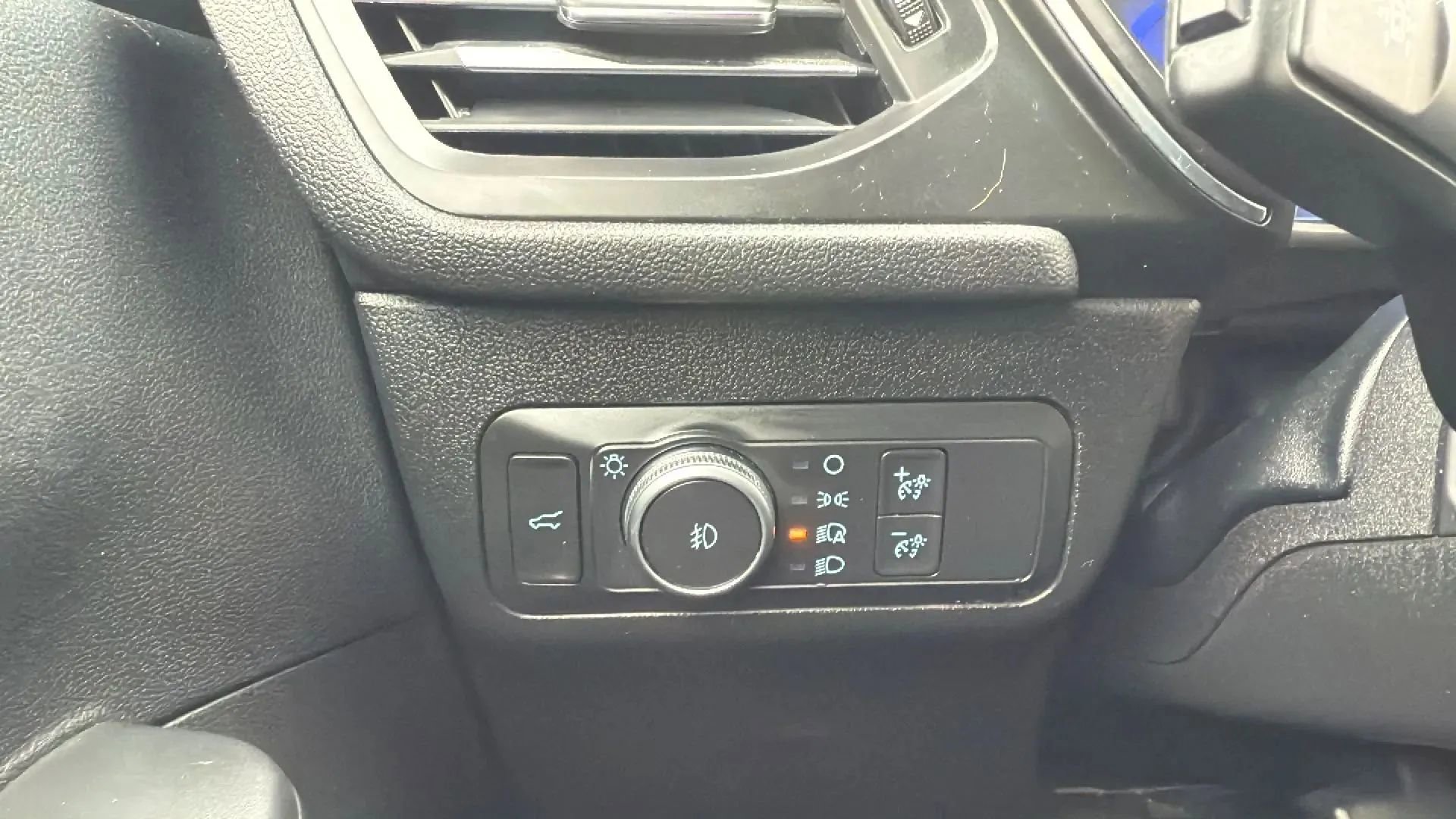 Used 2020 Ford Escape Titanium image 15