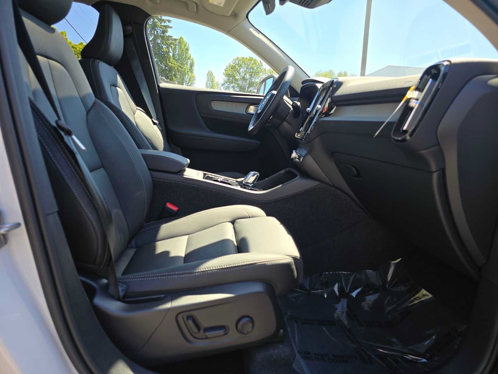 Used 2026 Volvo XC40 B5 Plus w/ Climate Package AWD/4WD image 10