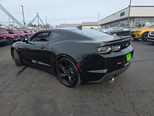 Used 2020 Chevrolet Camaro LT w/ RS Package image 4