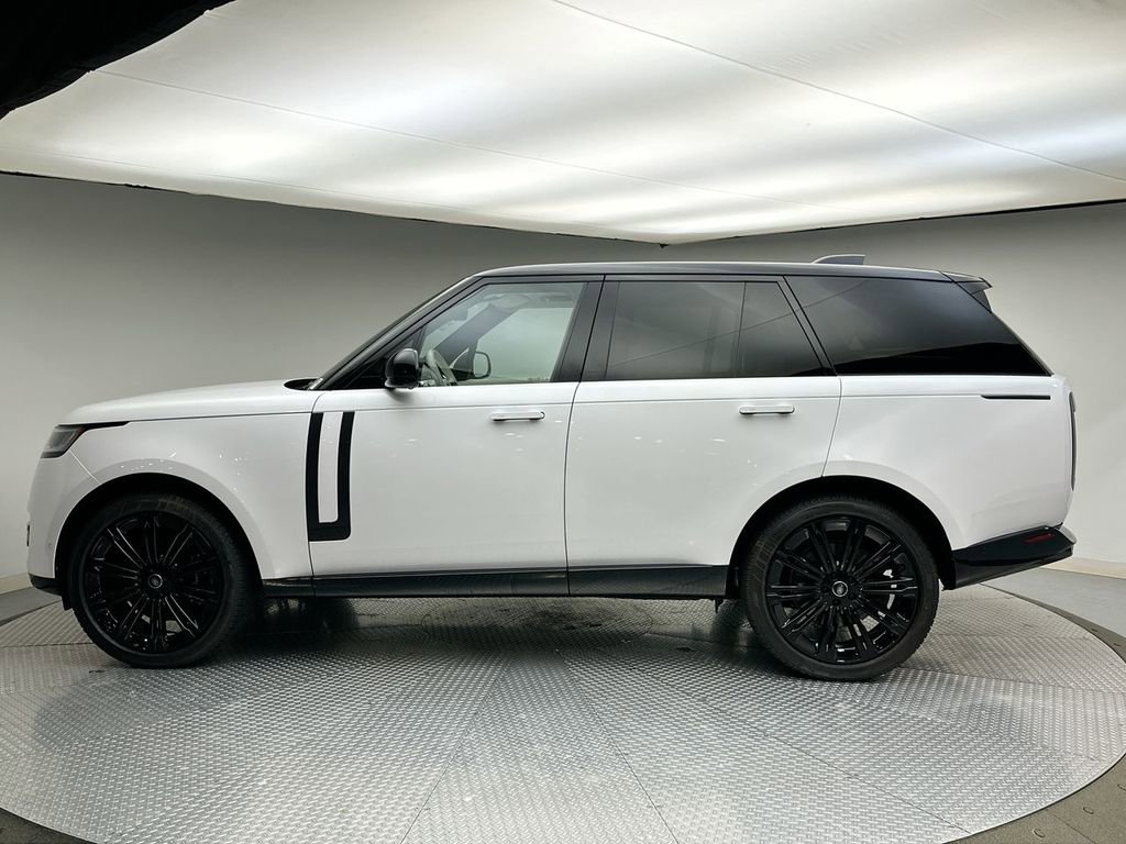 New 2025 Land Rover Range Rover SE image 2