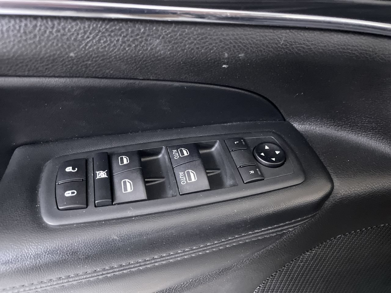 Used 2020 Jeep Grand Cherokee Limited AWD/4WD image 11