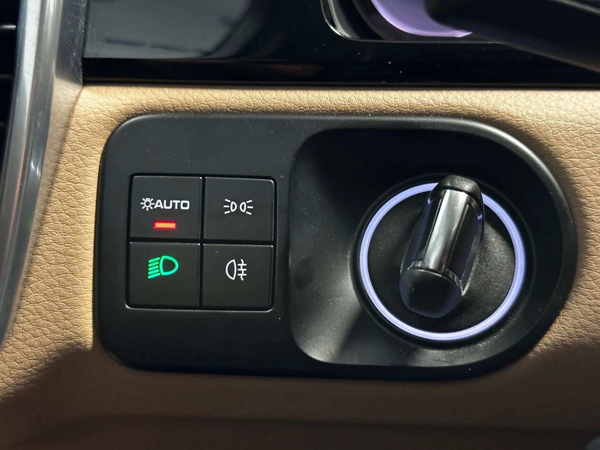 Used 2022 Porsche Cayenne Platinum Edition w/ Premium Package Plus image 35