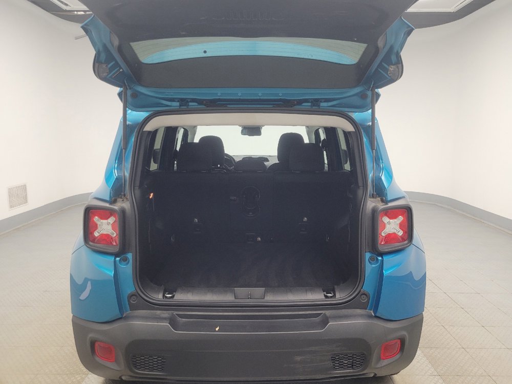 Used 2022 Jeep Renegade Latitude w/ Convenience Group AWD/4WD image 29