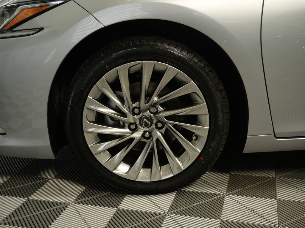 Used 2023 Lexus ES 300h w/ Accessory Package (Z2) image 10