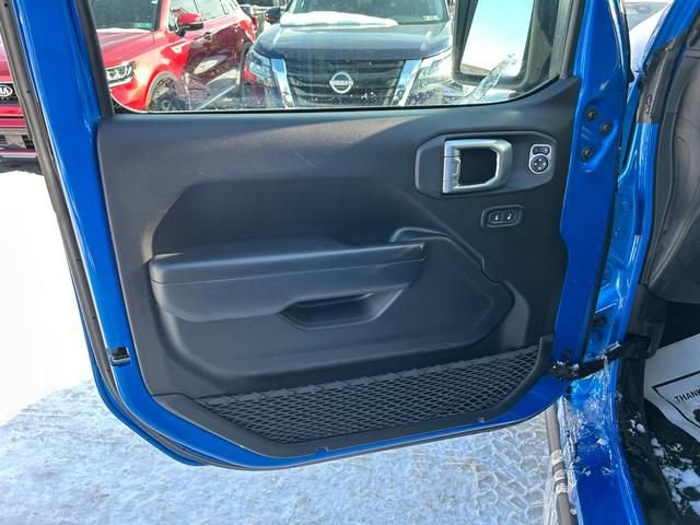 Used 2023 Jeep Wrangler Unlimited AWD/4WD image 9