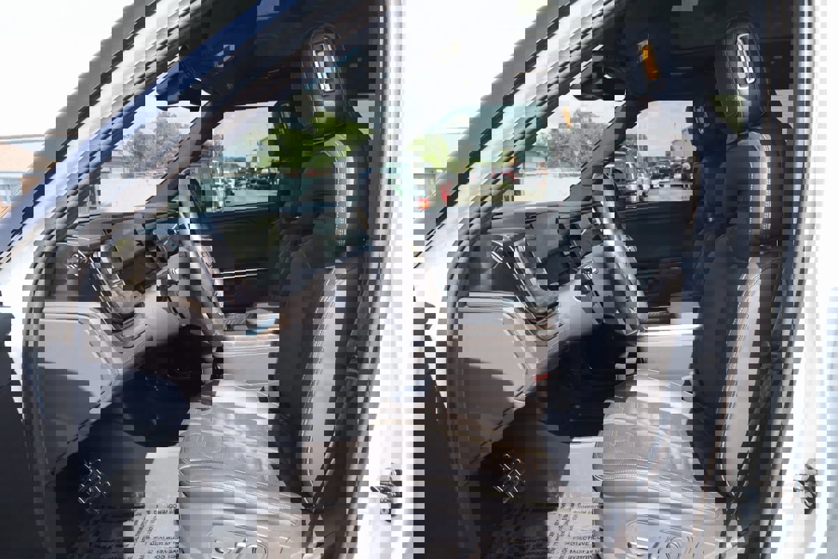 Used 2022 Rivian R1T Adventure image 11