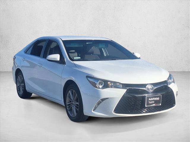 Used 2017 Toyota Camry SE image 3