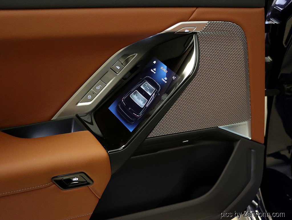 Used 2026 BMW 750e xDrive image 15