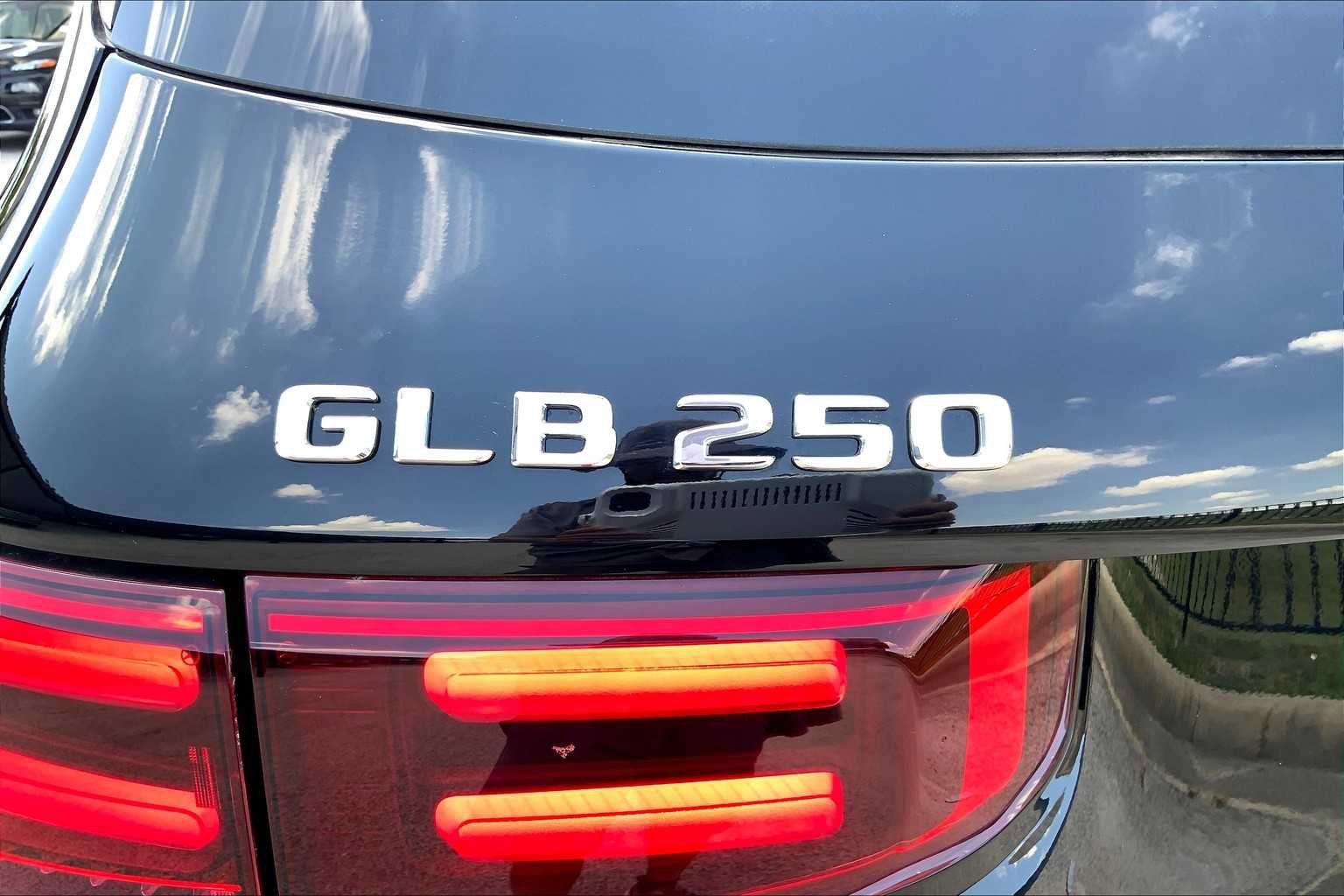 New 2025 Mercedes-Benz GLB 250 image 7