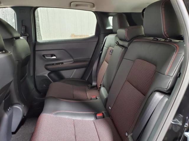Used 2025 Nissan Kicks SR AWD/4WD image 8