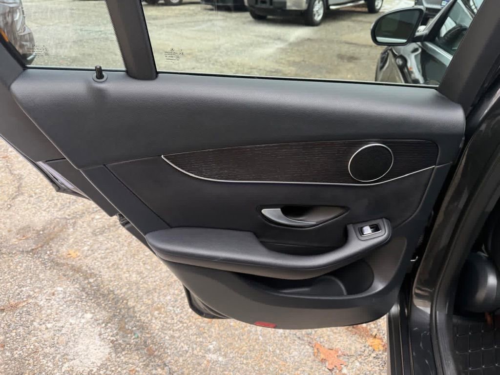 Used 2022 Mercedes-Benz GLC 300 4MATIC image 17