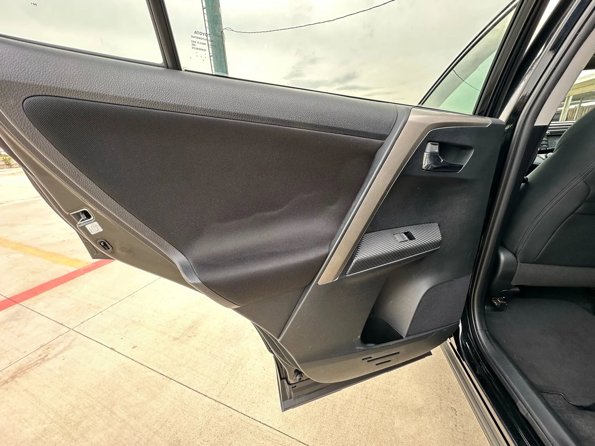 Used 2015 Toyota RAV4 XLE FWD image 30