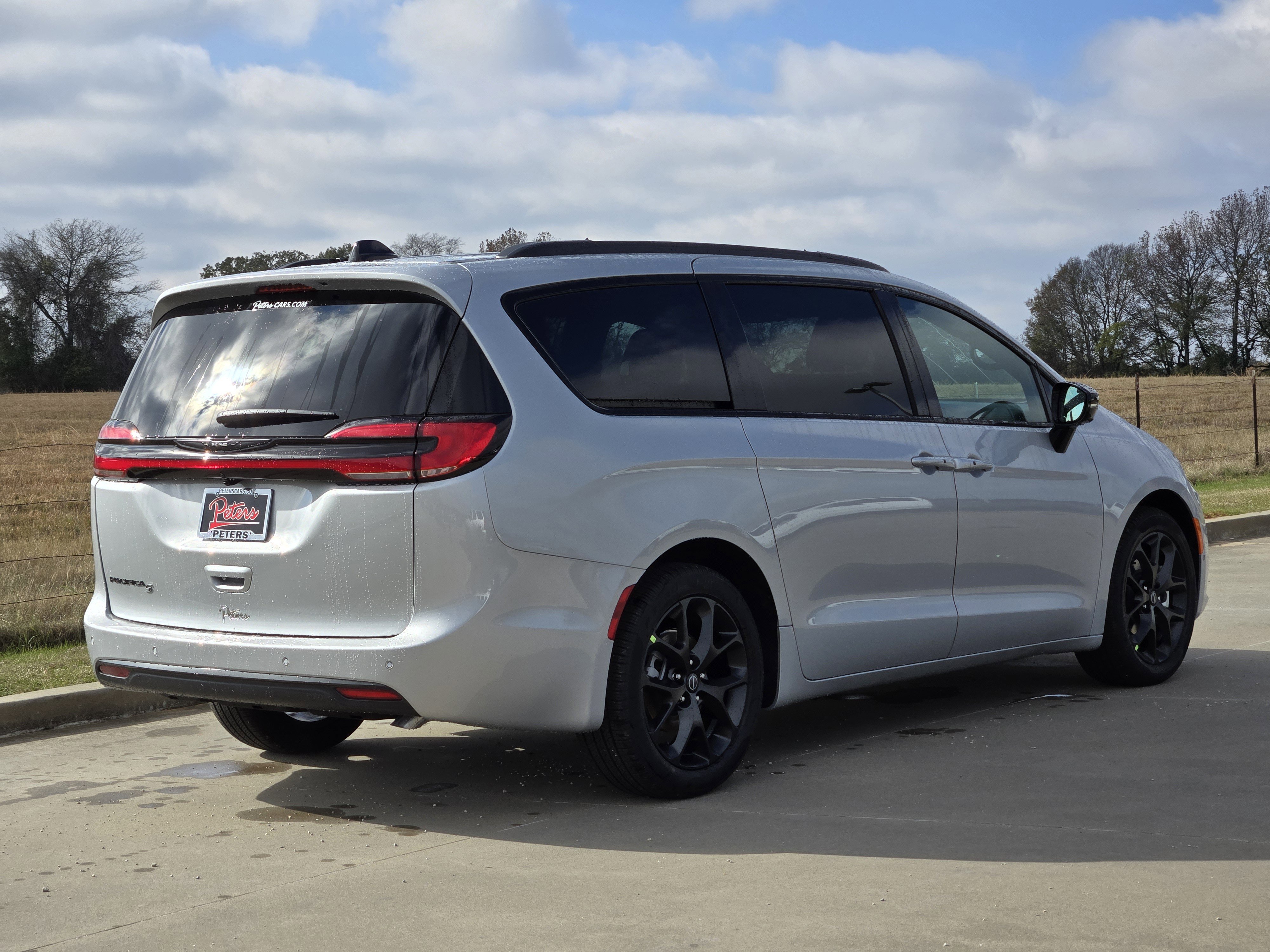 New 2026 Chrysler Pacifica Select image 3