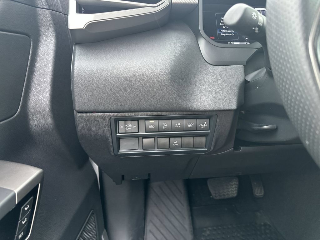 Used 2025 Toyota Tundra Limited AWD/4WD image 18