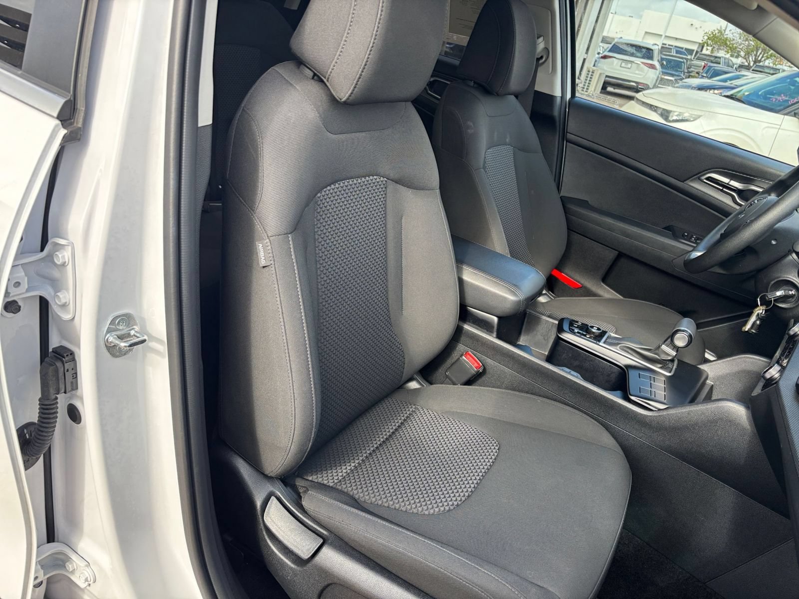 Used 2025 Kia Sportage LX FWD image 34