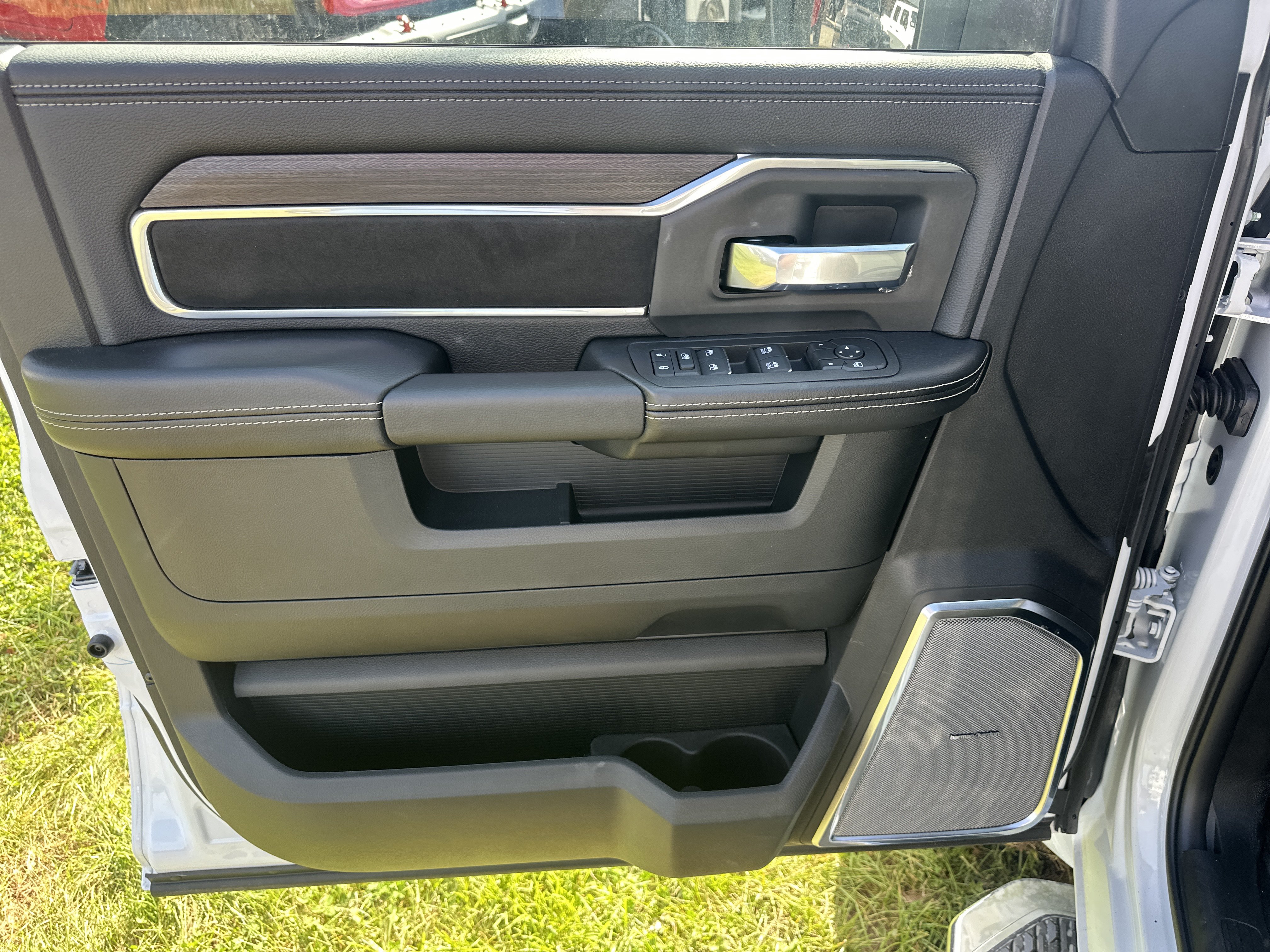 New 2027 RAM 5500 4x4 Crew Cab image 31