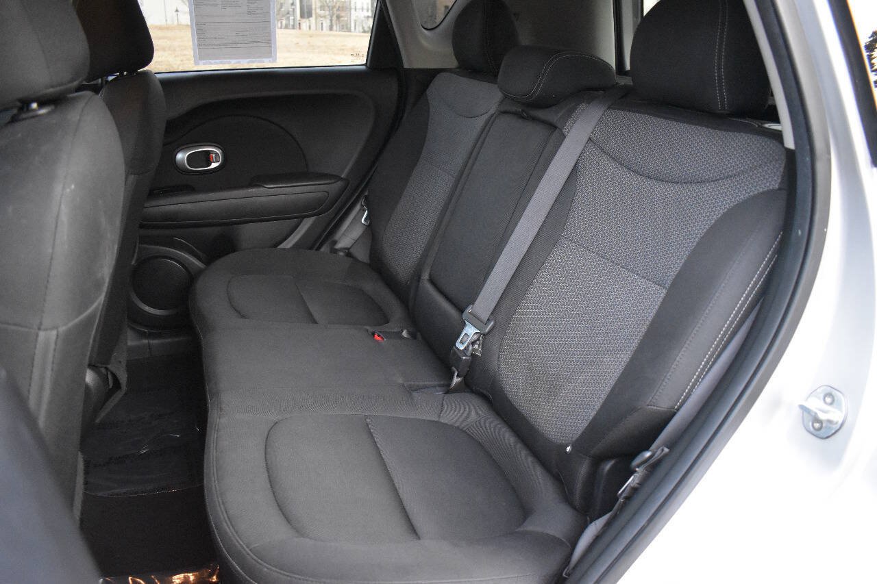 Used 2018 Kia Soul + FWD image 14