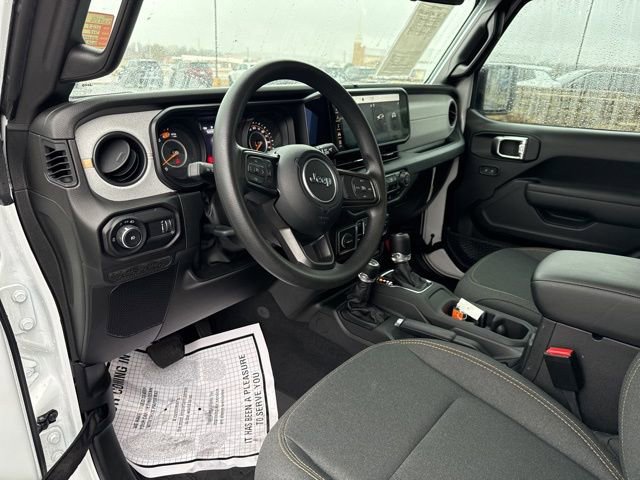 Used 2025 Jeep Wrangler Sport AWD/4WD image 13