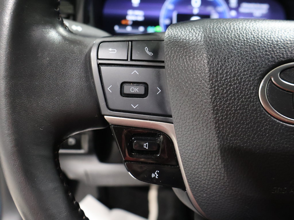 Used 2025 Toyota Camry XLE FWD image 35