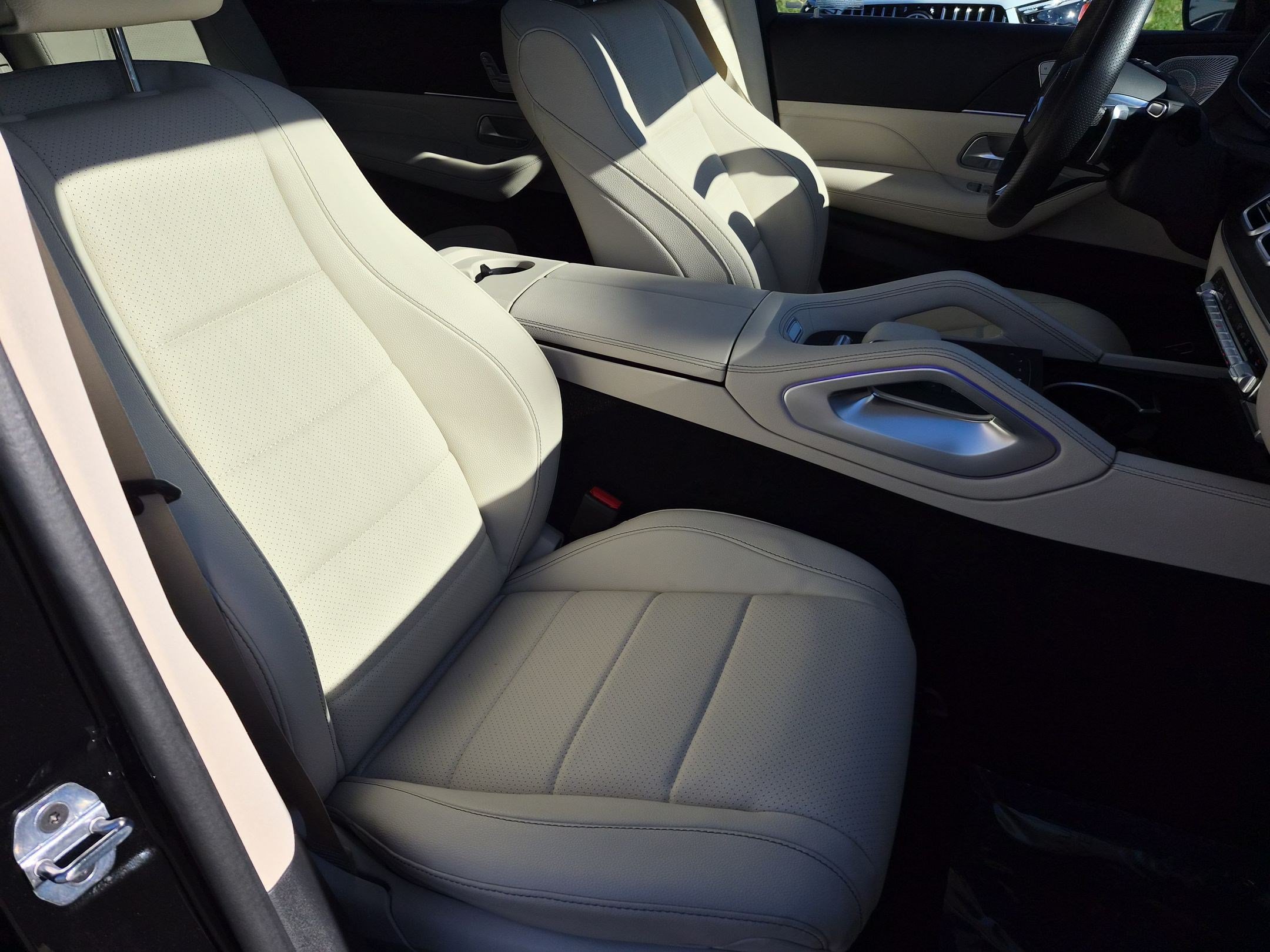 Certified 2025 Mercedes-Benz GLS 450 4MATIC image 37