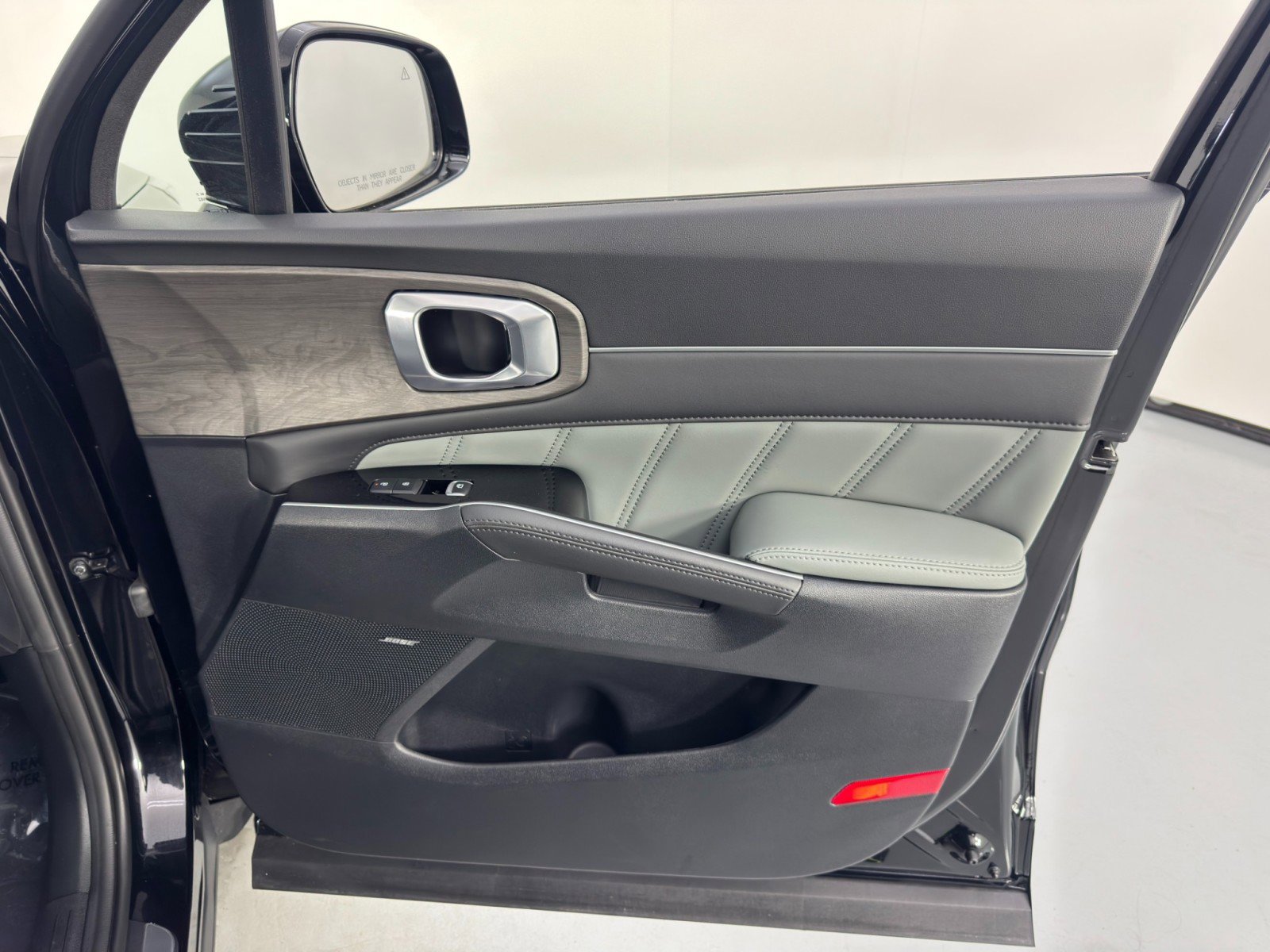 Used 2025 Kia Sorento SX Prestige w/ Sage Leather Package image 48