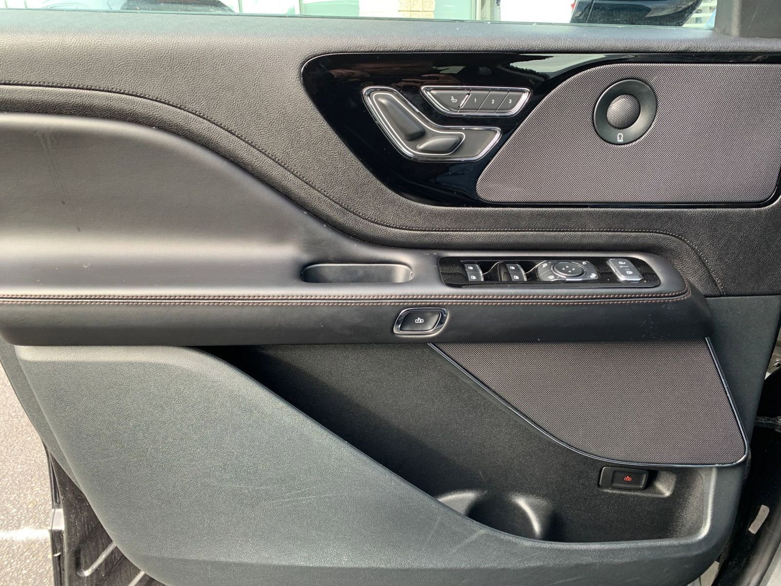 Used 2024 Lincoln Aviator Reserve image 21