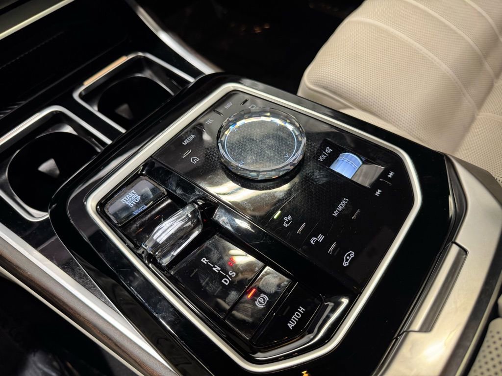 Used 2023 BMW 740i image 10