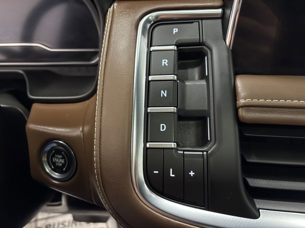 Used 2023 Chevrolet Suburban High Country w/ Advanced Technology Package image 23