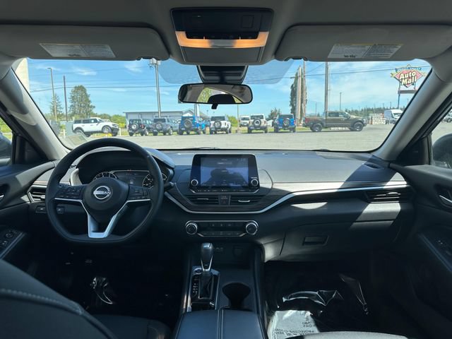 Used 2025 Nissan Altima 2.5 SV FWD image 24