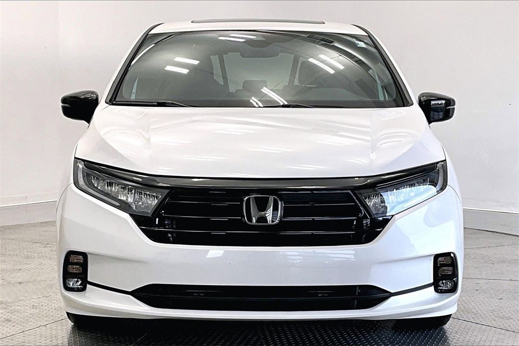 Used 2023 Honda Odyssey Sport image 3