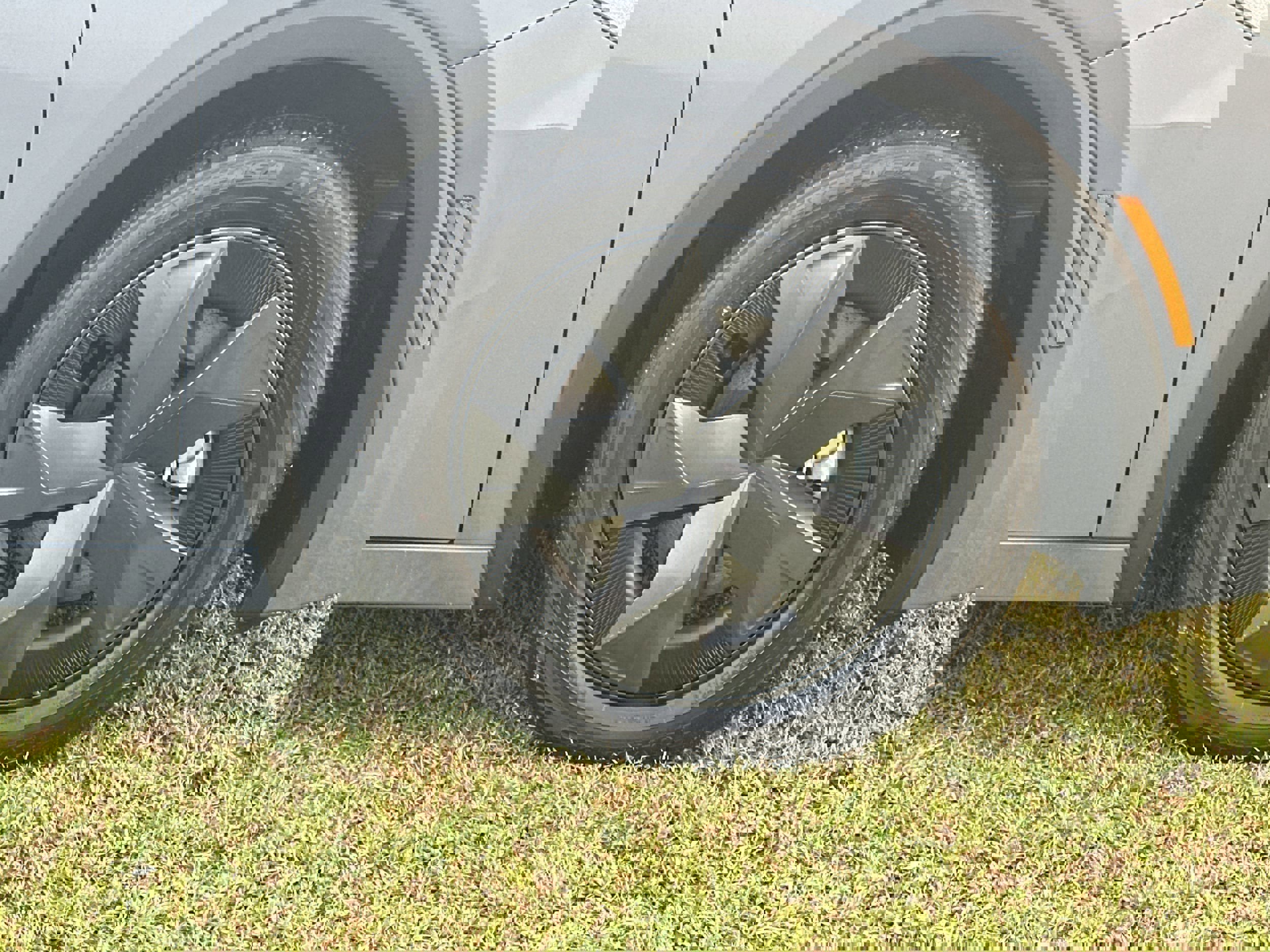 Used 2025 Toyota Prius Plug-In Hybrid image 12