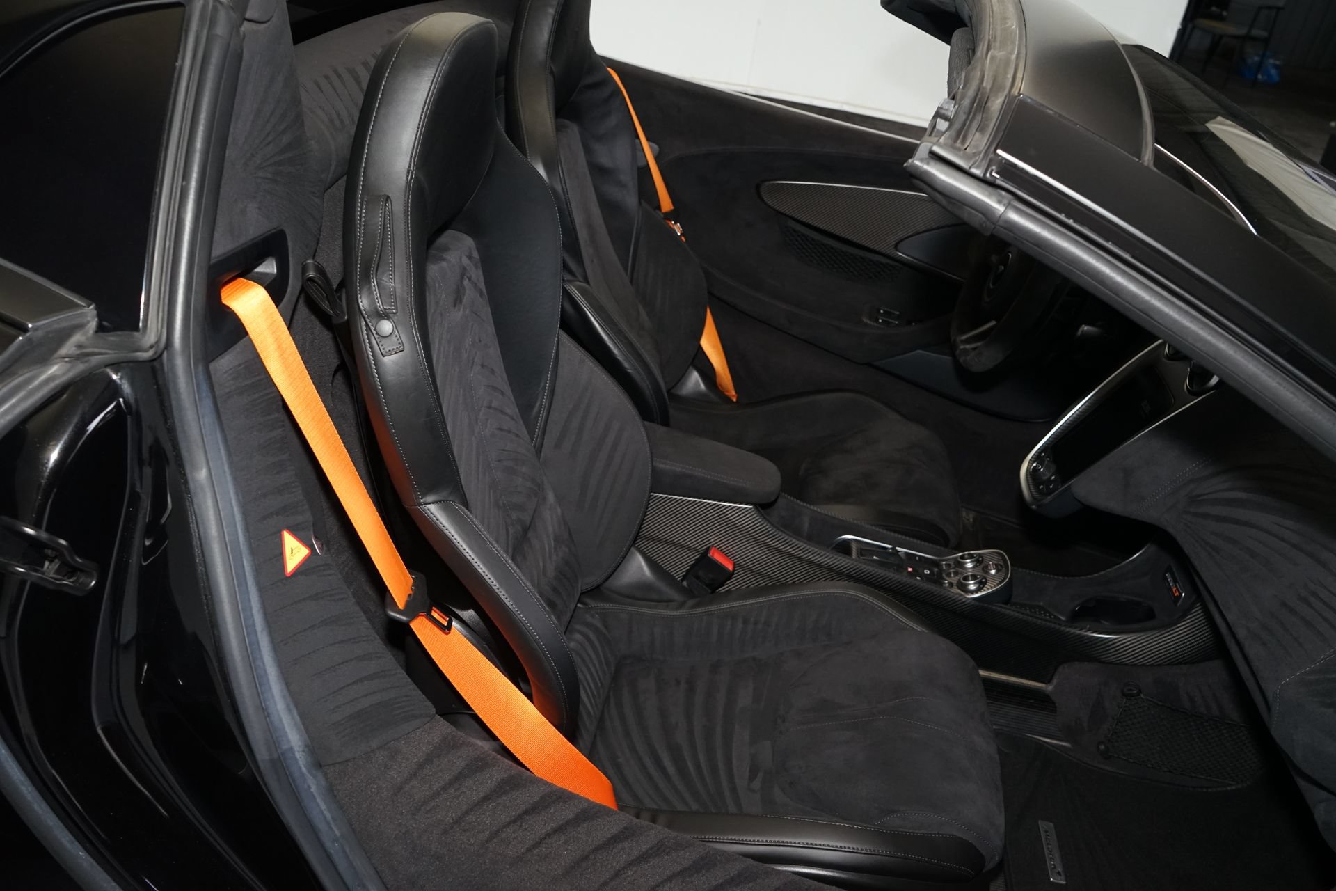 Used 2020 McLaren 600LT Spider RWD image 20