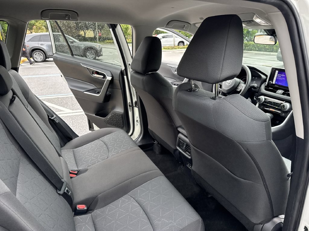 Used 2024 Toyota RAV4 XLE FWD image 33