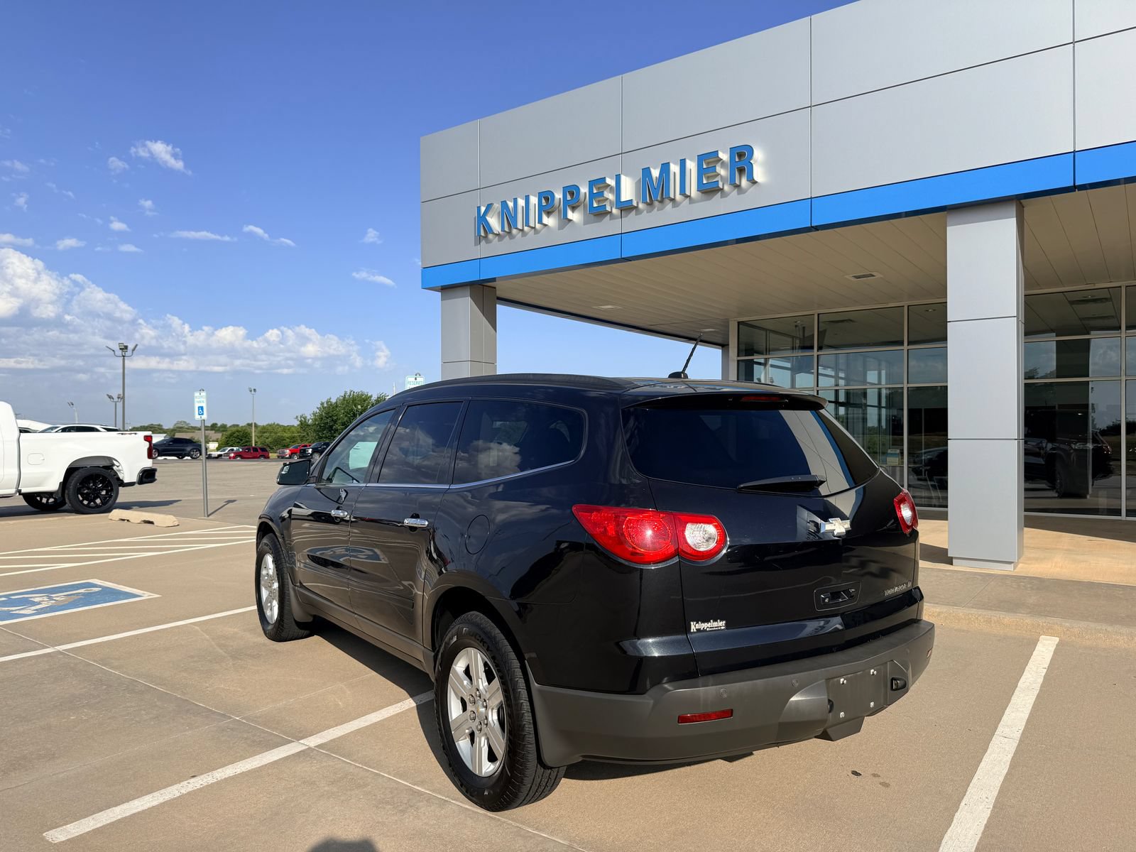 Used 2010 Chevrolet Traverse LT w/ Personal Connectivity Package FWD image 2