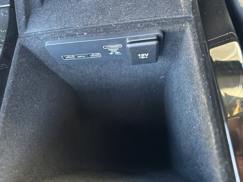 Used 2019 Land Rover Range Rover Velar R-Dynamic SE image 29