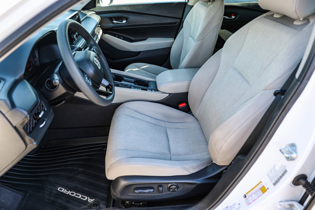 Used 2025 Honda Accord SE image 11