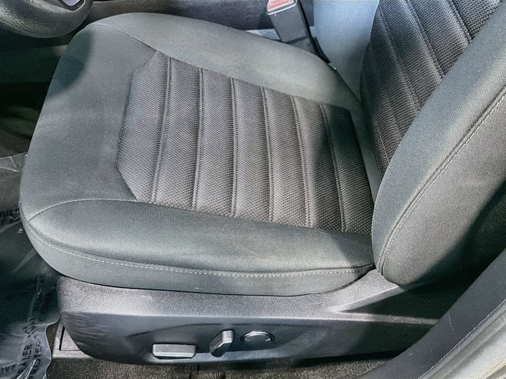 Used 2019 Ford Fusion SE FWD image 21