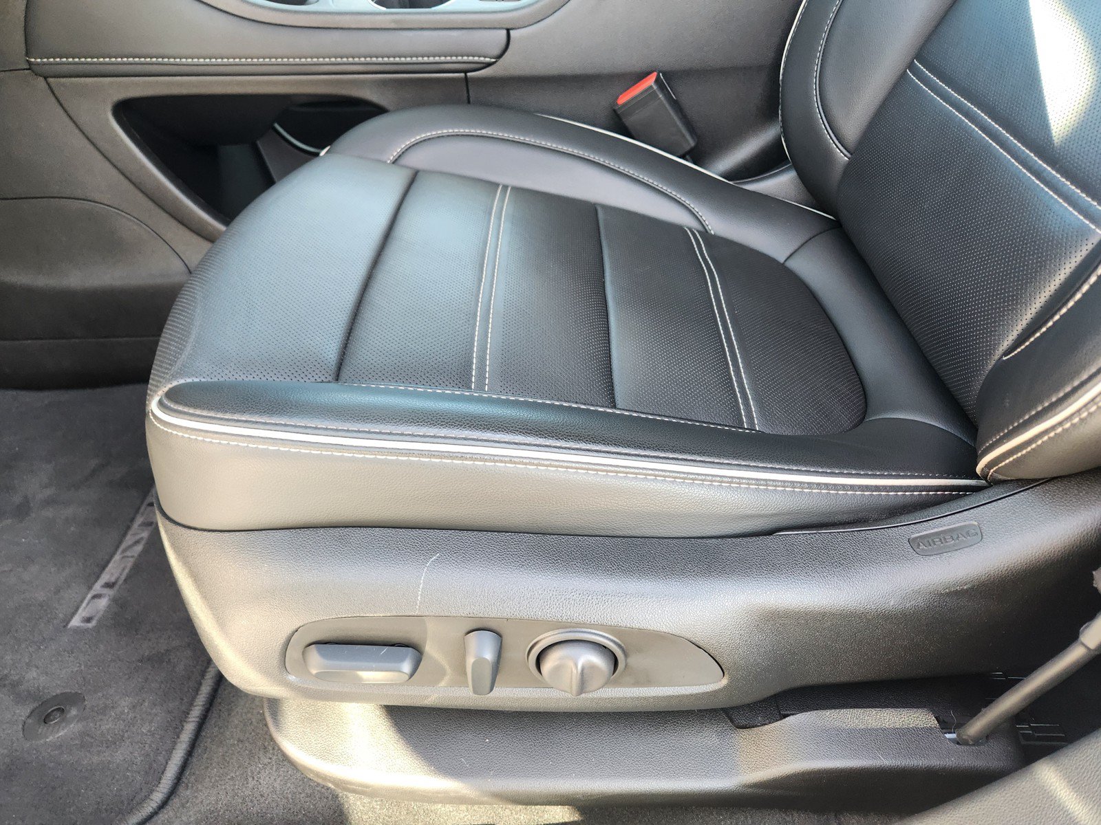 Used 2023 GMC Acadia Denali w/ Denali Ultimate Package FWD image 23