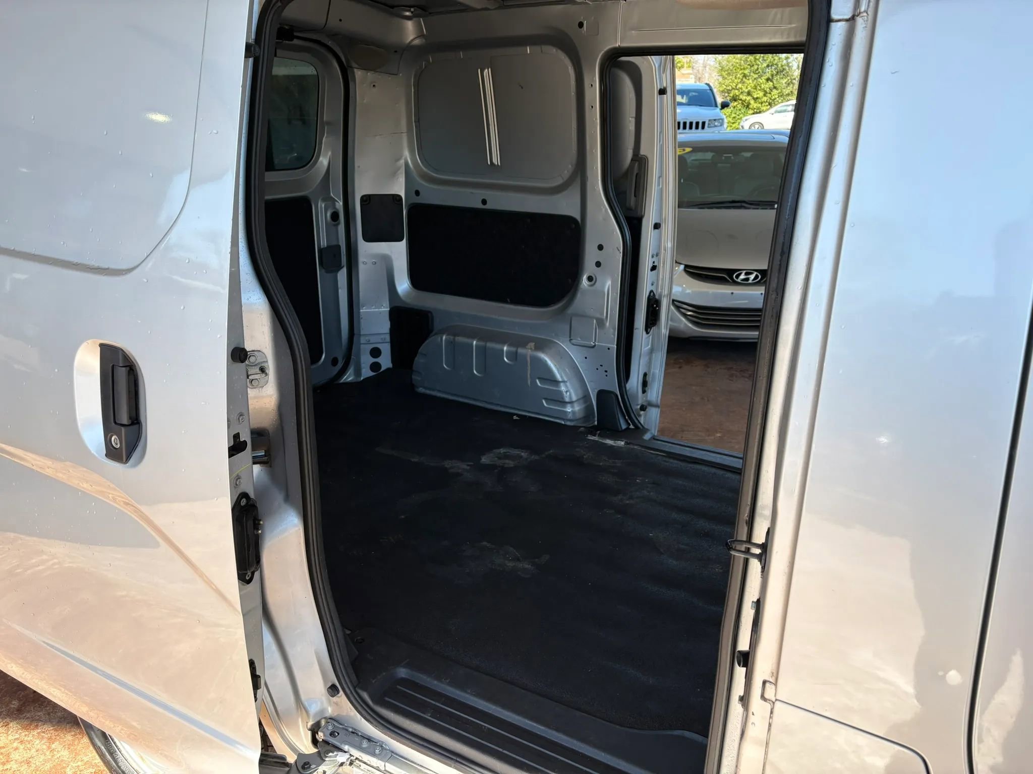 Used 2019 Nissan NV200 S w/ Back Door Glass Package image 18