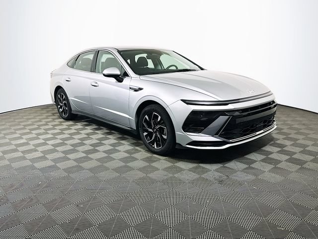 Used 2025 Hyundai Sonata SEL FWD image 1