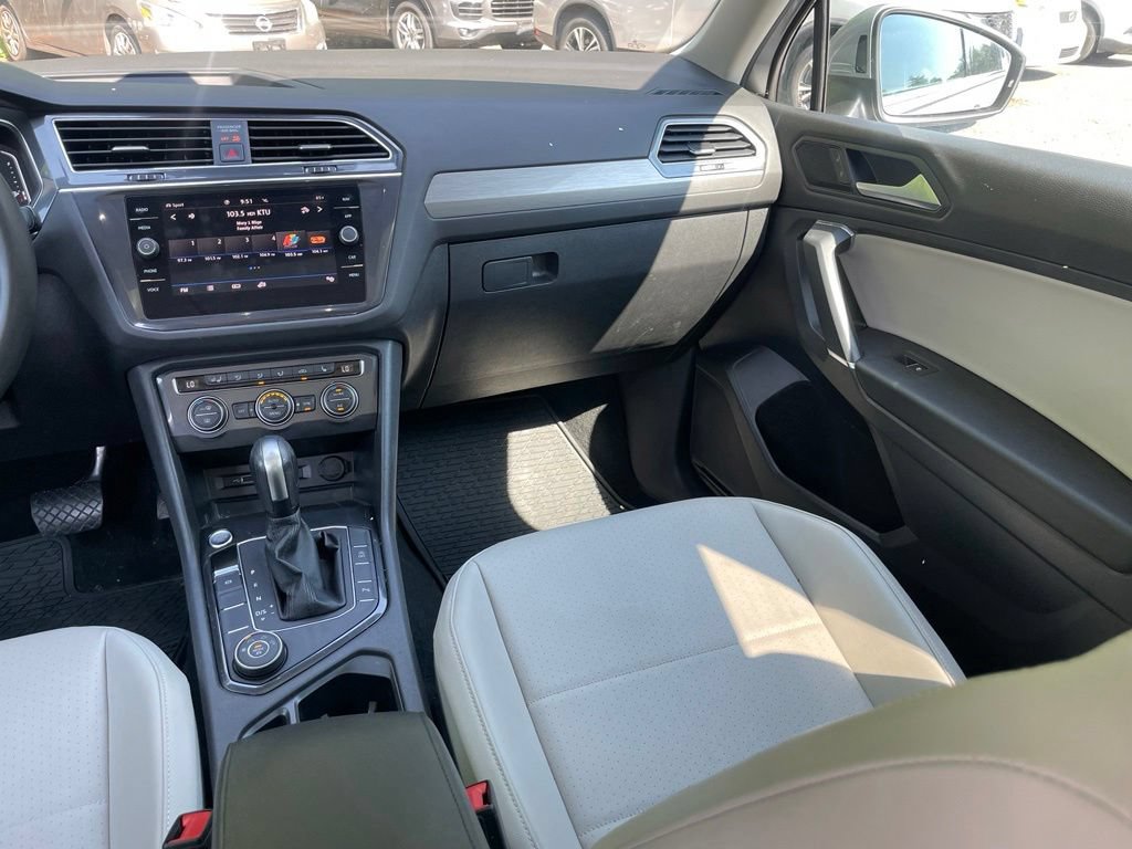 Used 2020 Volkswagen Tiguan SEL AWD/4WD image 11