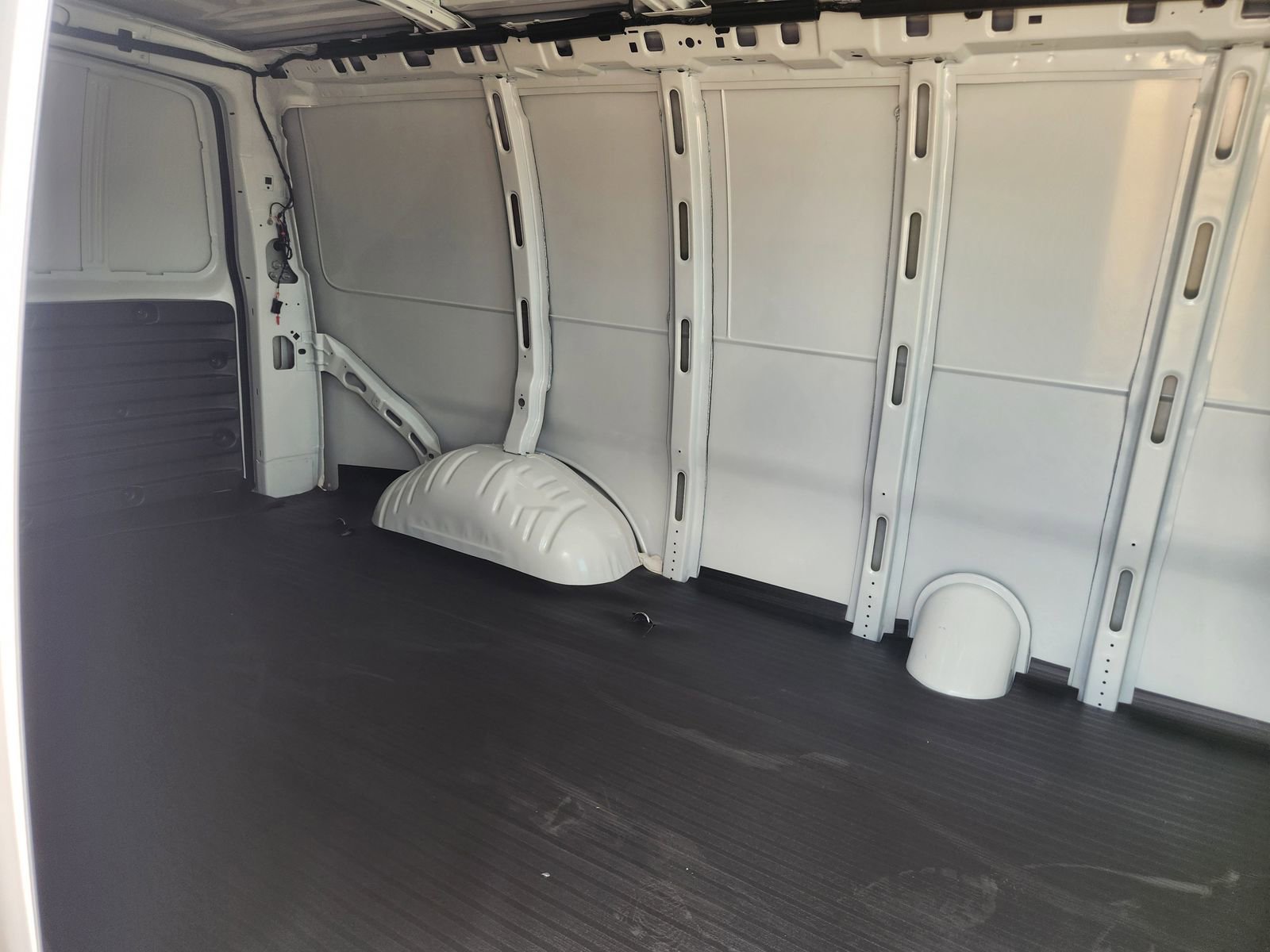 New 2026 Chevrolet Express 2500 w/ Driver Convenience Package image 24