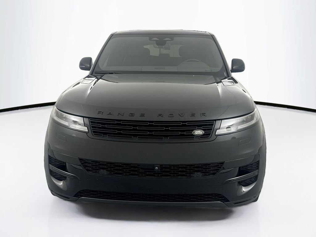 Used 2025 Land Rover Range Rover Sport SE image 2