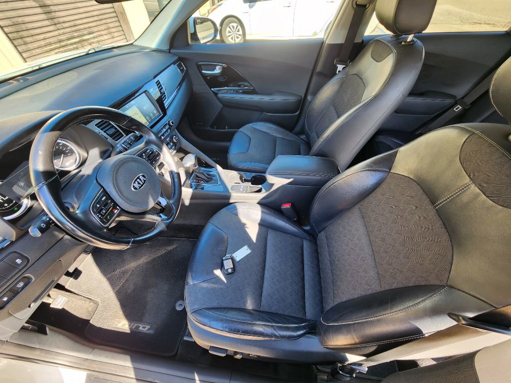 Used 2017 Kia Niro EX image 7
