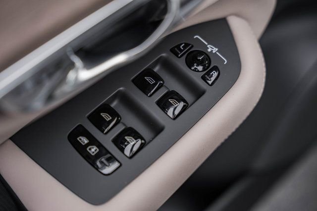 New 2026 Volvo XC90 B6 Plus w/ Protection Package Premier image 37